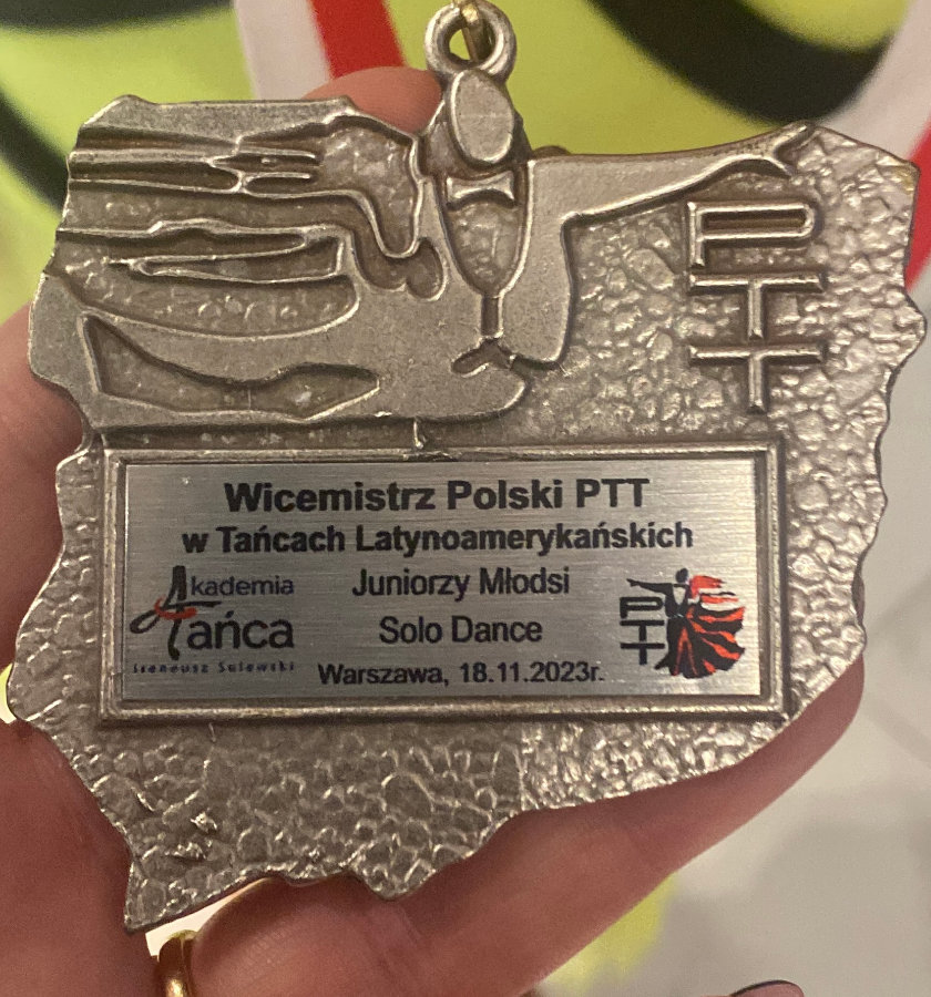 Na zdjęciu medal Wicemistrzyni Polski w Tańcach Latynoamerykańskich.